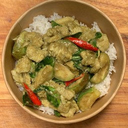 แกงเขียวหวานไก่ผัดแห้ง