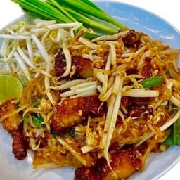 หมี่โคราชหมูกรอบ