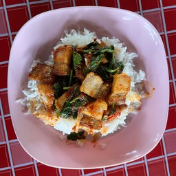 ผัดพริกแกงราดข้าว