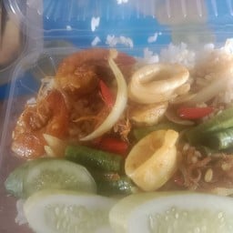 ร้านอาหารตามสั่งฮาลาลฟู๊ด ก๋วยเตี๋ยวไก่ ลูกชิ้นเนื้อ