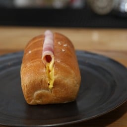 Shio Pan ขนมปังเกลือ ไส้แฮมชีส -1ชิ้น