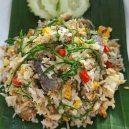 ข้าวผัดปลาทูใส่ชะอม