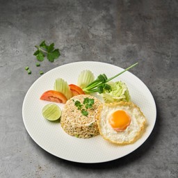 ข้าวผัดไก่ กับไข่ดาว