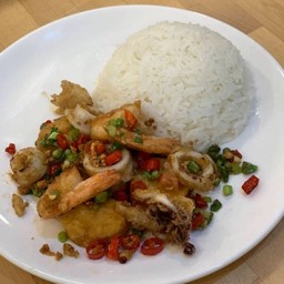 249.1 ผัดพริกเกลือกุ้ง/หมึก(ราดข้าวหอมมะลิ)