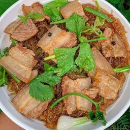 สามชั้น อบวุ้นเส้น