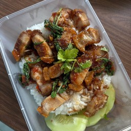 กระเพราะหมูกรอบราดข้าว