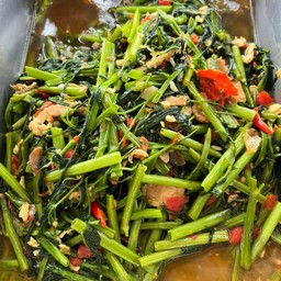ผักบุ้งหมูชิ้น