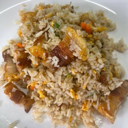 ข้าวผัดหมูกรอบ