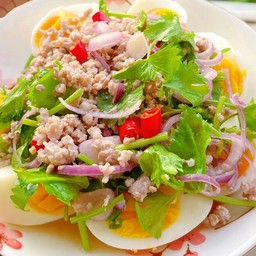 ยำไข่ต้มหมูสับ