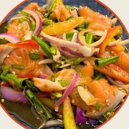 ยำแซลมอนปลาร้า