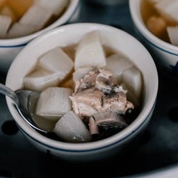 แกงจืดไชเท้ากระดูกหมูหมึกแห้ง