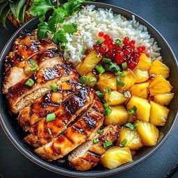 ข้าวไก่ย่างสับปะรด ห๊อมหอม น้ำจิ้มแจ๋วเด็ดๆ