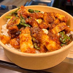 ข้าวพริกเผาหมูกรอบ