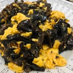 เห็ดหูหนูผัดไข่