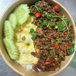 ข้าวไข่ข้นหน้า กระเพราเนื้อ