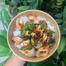 ผัดพริกแกงปลาหมึก