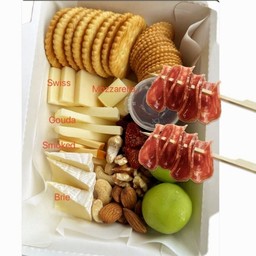 ชีสเยอะ Medium 5 cheeses 2 salami ฟรี thin cracker
