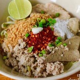 ก๋วยเตี๋ยวต้มยำหมูรวมแห้ง