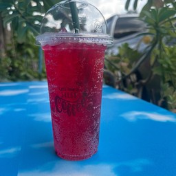 น้ำแดงโซดา