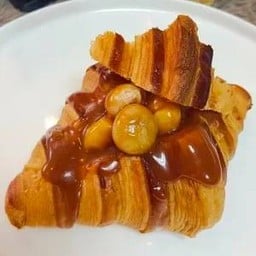 ครัวซองค์คาราเมล แมคคาเดเมีย French Butter Croissant Caramel Macadamia.