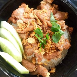 หมูชิ้นผัดกระเทียมพริกไทย