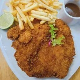 ไก่ชุปเกล็ดขนมปังทอดกรอบ Chicken Schnitzel