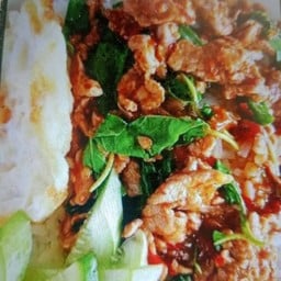 กระเพราหมูชิ้นราดข้าว 60 บาท