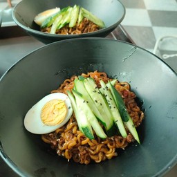 มาม่าคลุกซอสดำ (짜장라면)