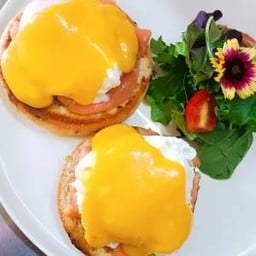 Egg Royale (with Salmon) ไข่โรยัล แซลมอน