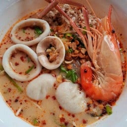 ก๋วยเตี๋ยวต้มยำทะเลรวม