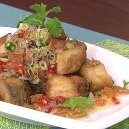 ยำเนื้อกะพงทะเล