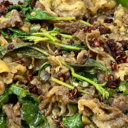 กระเพราพริกแห้งเสือออส