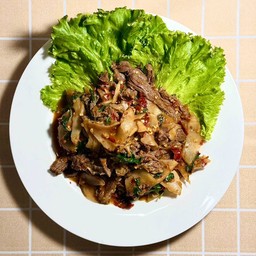 ผัดเผ็ดเนื้อ นุ่ม หน่อไม้ดอง