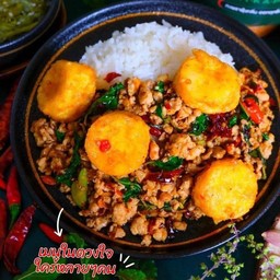 กระเพราเต้าหู้ไข่ใส่หมูสับ