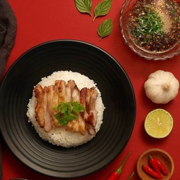 ข้าวคอหมูย่างน้ำจิ้มแจ่ว
