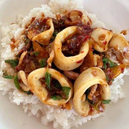 ข้าวกระเพราหมึก