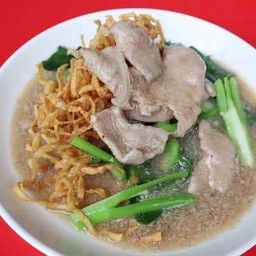 ราดหน้าหมู+ชาม+ช้อนส้อม