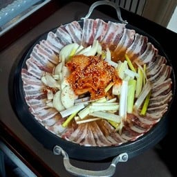 ผัดหมูสามชั้นกิมจิ