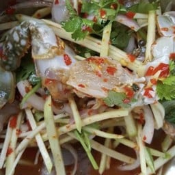 ยำมะม่วงปูม้าสด