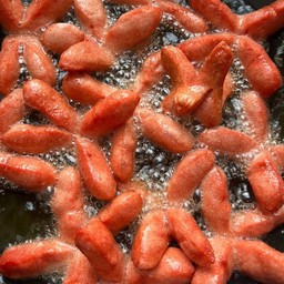 ไส้กรอกแดงทอดกรอบๆ