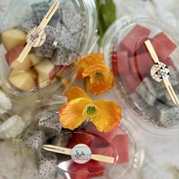 ผลไม้ปอกพร้อมทาน by.N'Irin