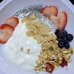 เบอรี่ โยเกิร์ต โบล Healthy Berry yogurt bowl