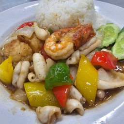 ข้าวราด ผัดพริกไทยดำ
