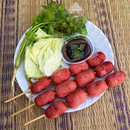 ลูกชิ้นแดงปิ้ง