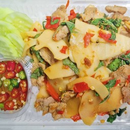 ข้าวผัดกระเพราหน่อไม้ดอง(เลือกเนื้อสัตว์ได้)(ร้านได้ 43.5 บาท)