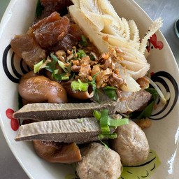 ลวกจิ้มเนื้อรวมเครื่องใน