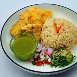 ข้าวกล้องปลากะพงทอดลุยสวน (คลีน) Deep Fried Seabass with Spicy Herb Salad