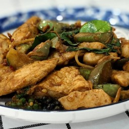 ข้าวราดผัดเผ็ด