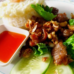 ข้าวเนื้อสดกระเทียม