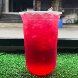 น้ำแดง (เฮลซ์บลูบอย) ใส่แก้ว